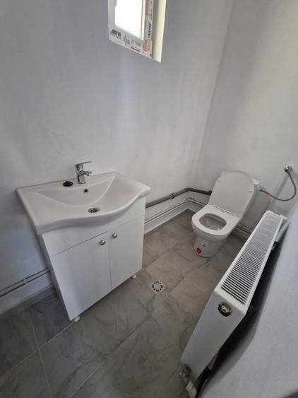 Casa zona centru Pucioasa de vanzare .Ocazie !!! - 2