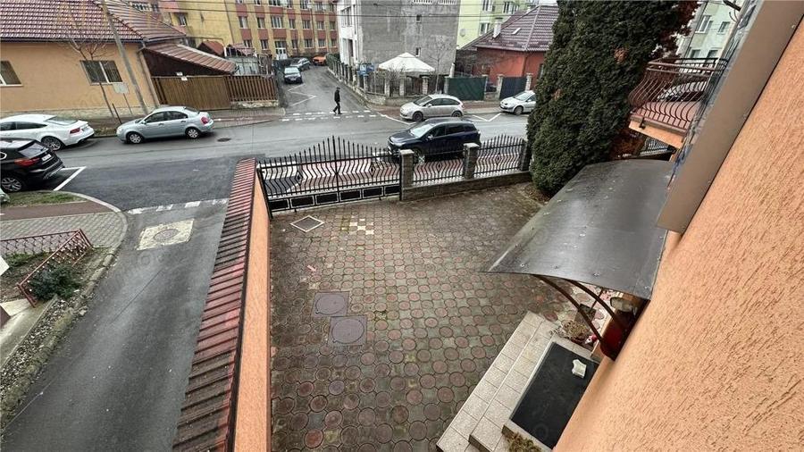 Vila Impunatoare cu 13 Camere Ideala pentru Clinica, After-School sau alte activitati comerciale - 10