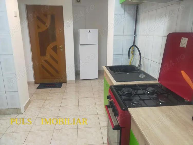 Lapusneanu - v-a-v Parc Tabacarie: Apartament trei camere, doua holuri, etaj 2, gaze, amenajari - 1