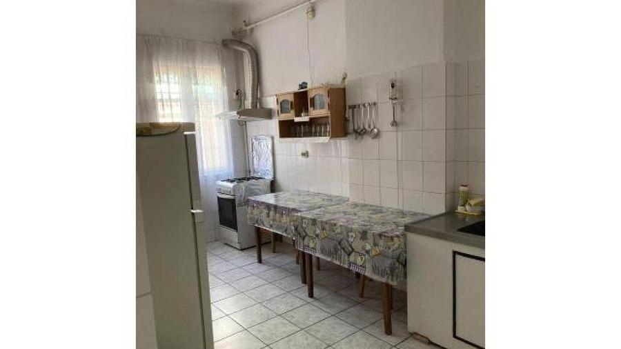 Casă individuală cu 10 camere cu Teren 1200 Mp în Central