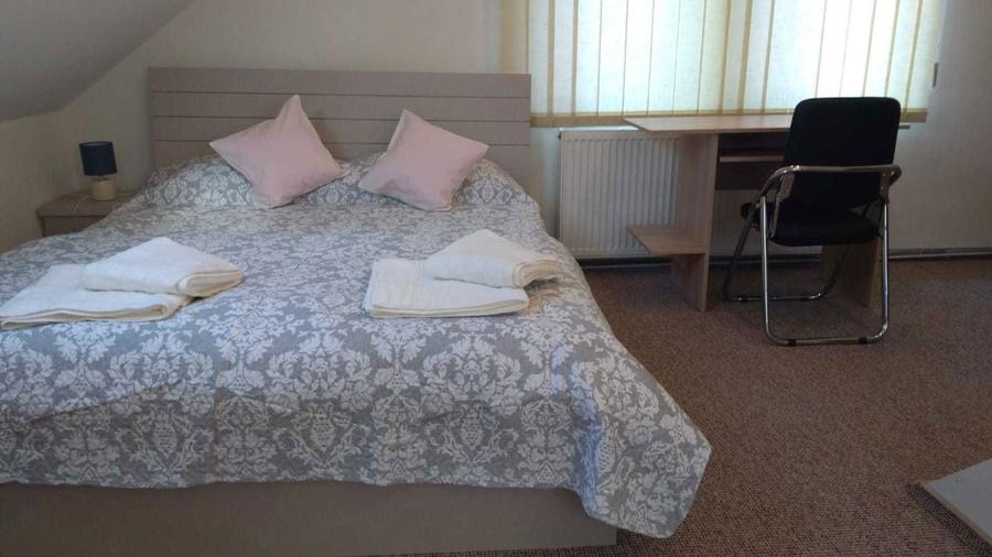 inchiriez apartament la casa, zona Decebal - 4