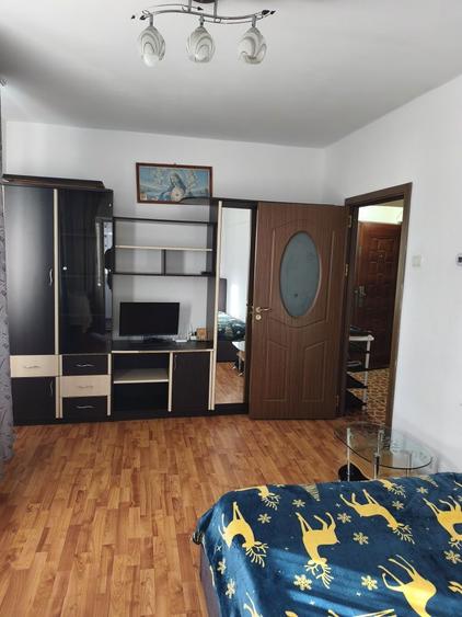 Ofer spre inchiriere garsoniera Mioveni,etaj 3 - 6