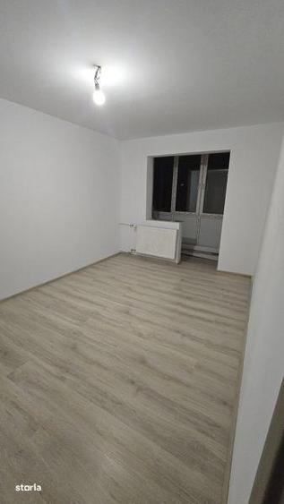 Vand apartament 4 camere,Dacia,et.3 - 1