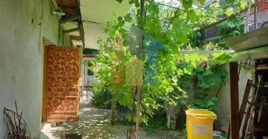 zona Liceu Balcescu Casa caramida+boltari cu teren=158 mp, Deschidere 8,8m - 8