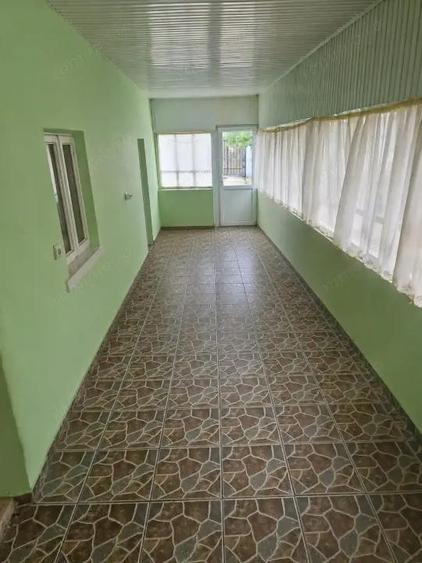 Casa de vanzare 2 locuin?e in aceea?i curte, teren generos 3.855 mp - 11