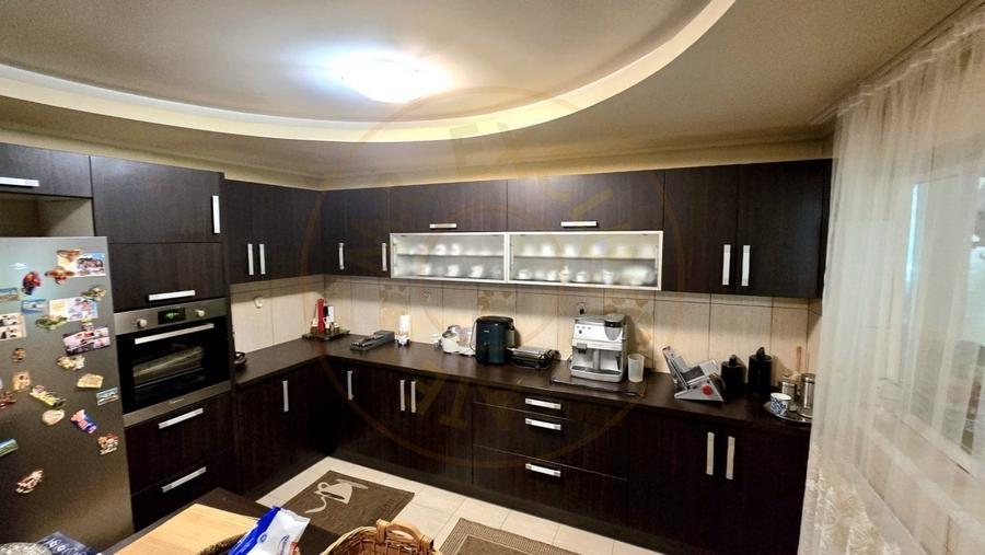 de vanzare casa str Șoimoseni - 3