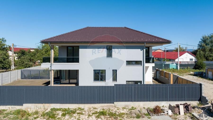 Casa / Vila cu 5 camere de vanzare - 38