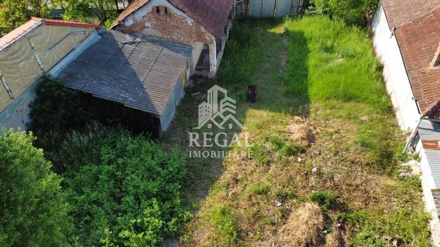Casa de vanzare cu teren generos 2.500 mp - 3