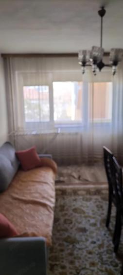 vind apartament 3 camere zona Centrala, etaj 2 - 4
