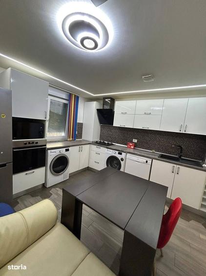 De inchiriat apartament cu 2 camere decomandat,zona ultracentrala 300e - 1