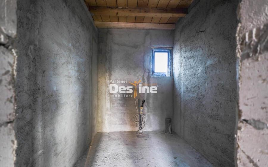 Casa individuala la ro?u cu utilia?i ?i 570 mp teren C - 5