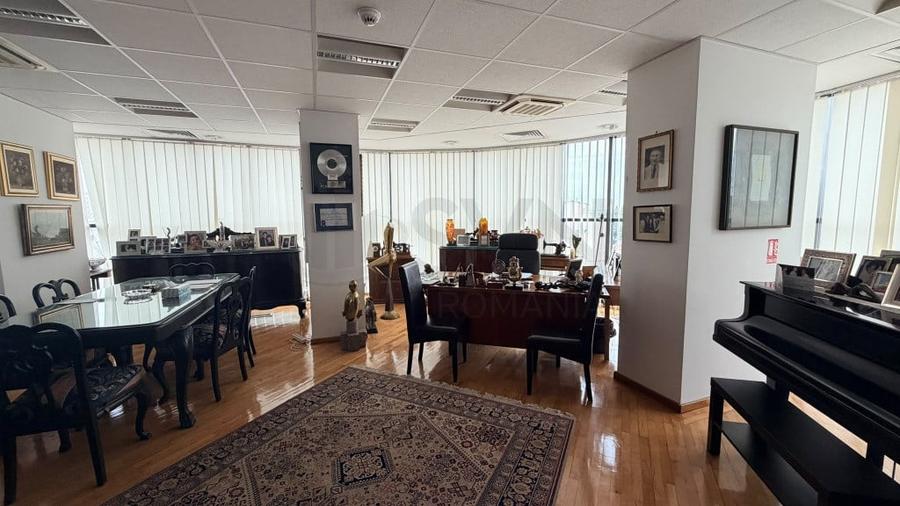 Spațiu comercial, de 1,300 mp, în Central