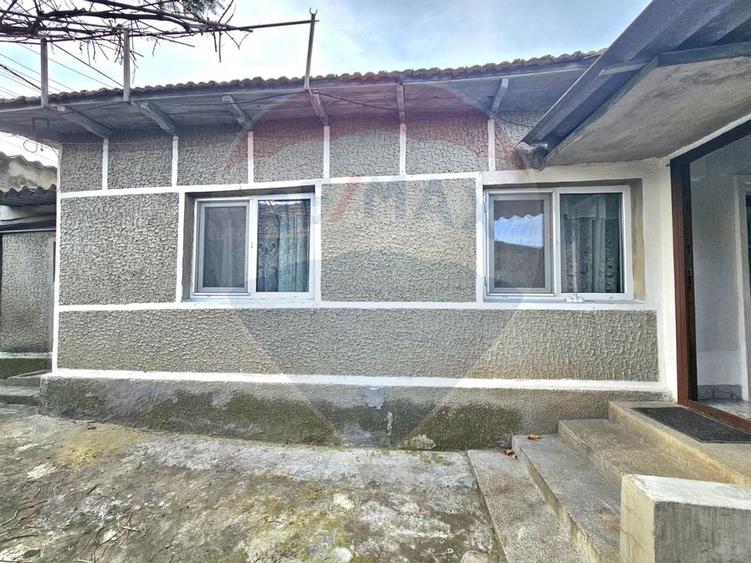 Casa de vanzare in Medgidia in zona centrala - 1