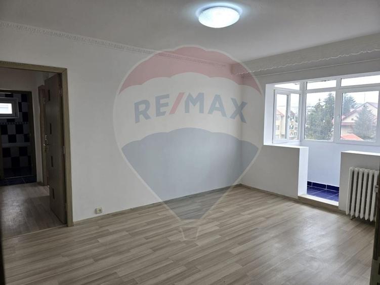 Apartament cu 3 camere de vanzare, strada Pictor Aman - 1