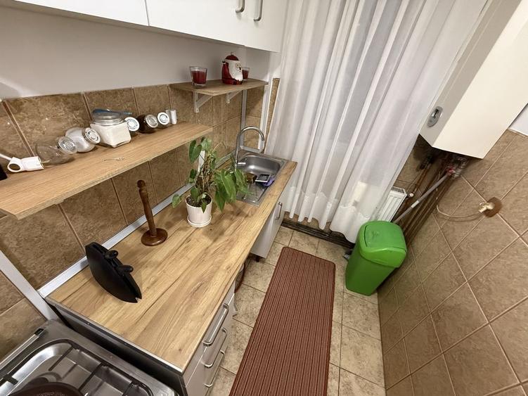 Apartament de vanzare 3 camere, semidecomandat - 5