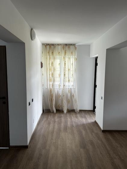 Casă cu 4 camere cu Teren 500 Mp în Câmpenești