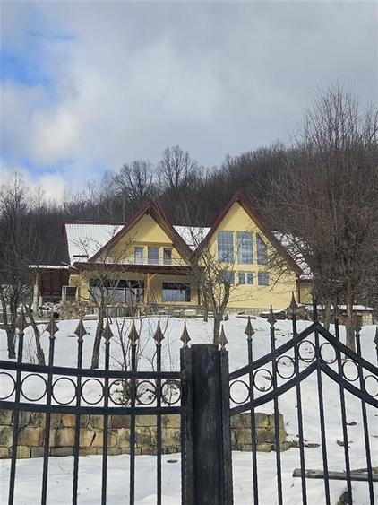 CASA DE VACANTA  CU TEREN DE VANZARE HARJA - 40