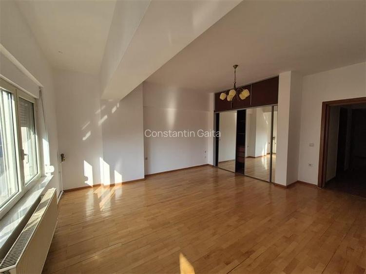 3 camere -122mp - nemobilat - Aviatorilor - Clucerului 3 camere -122mp - nemobilat - Aviatorilor - Clucerului