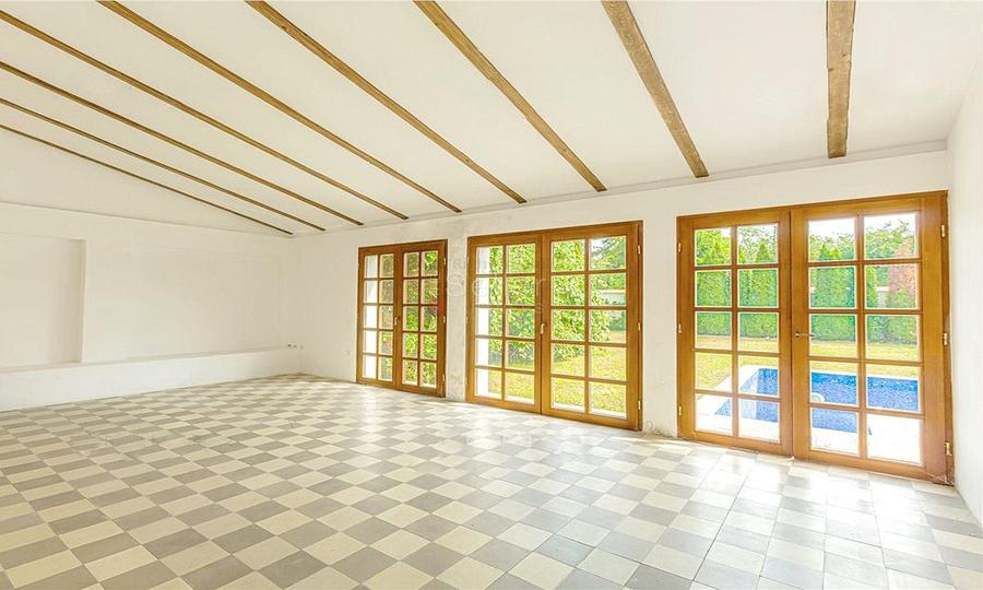 Casa saseasca cu teren generos - 14