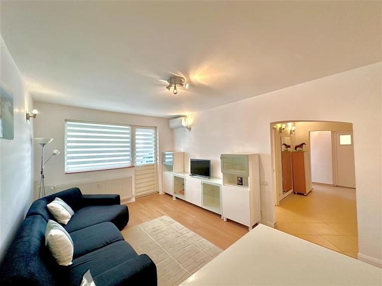 Vanzare apartament cu 2 camere Pasajul Basarb - 1