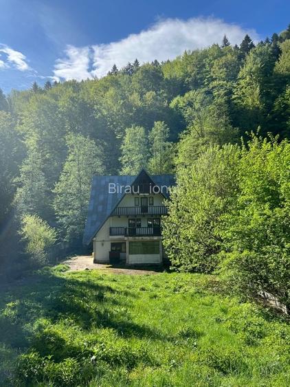 Casa cu teren 2000mp zona Moroieni, pentru pensiune, invenstitie