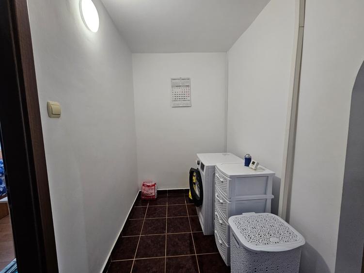 Apartament 3 camere, decomandat, etajul 4 din 4, cu pod, Girocului, comision 0% - 6