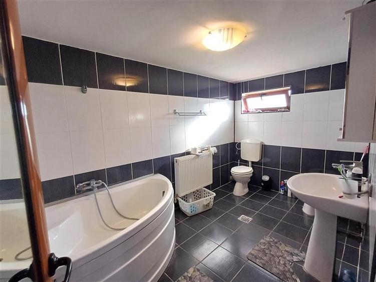 5 camere - 3 bai - 200 mp utili - teren 920 mp - Domnesti - Craitei - comision 0 - 8