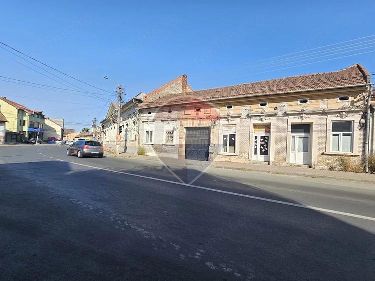 Apartament cu 4 camere decomandat în Central