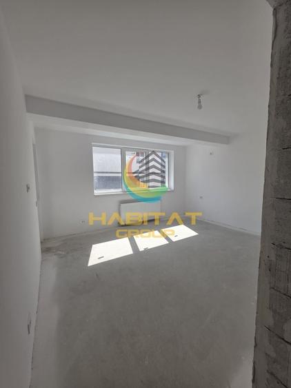 Apartament cu 4 camere semidecomandat în Berceni