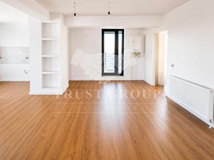 Penthouse cu 3 camere decomandat în Vatra Luminoasă