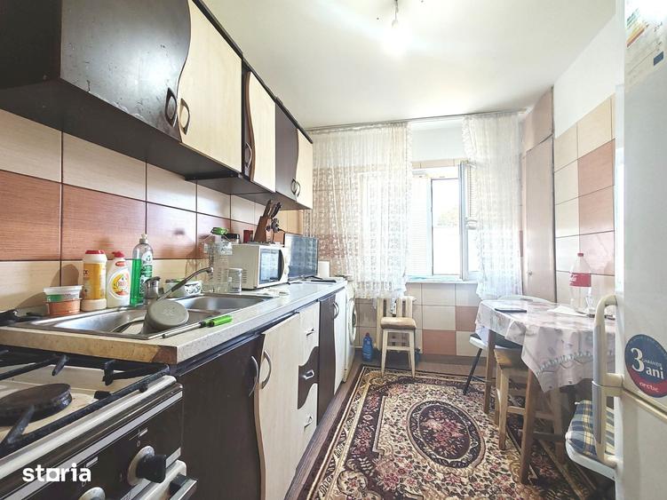 Apartament cu 3 camere decomandat în Prundu