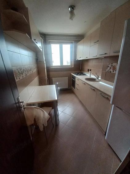 Apartament cu 3 camere semidecomandat, mobilat în Ultracentral