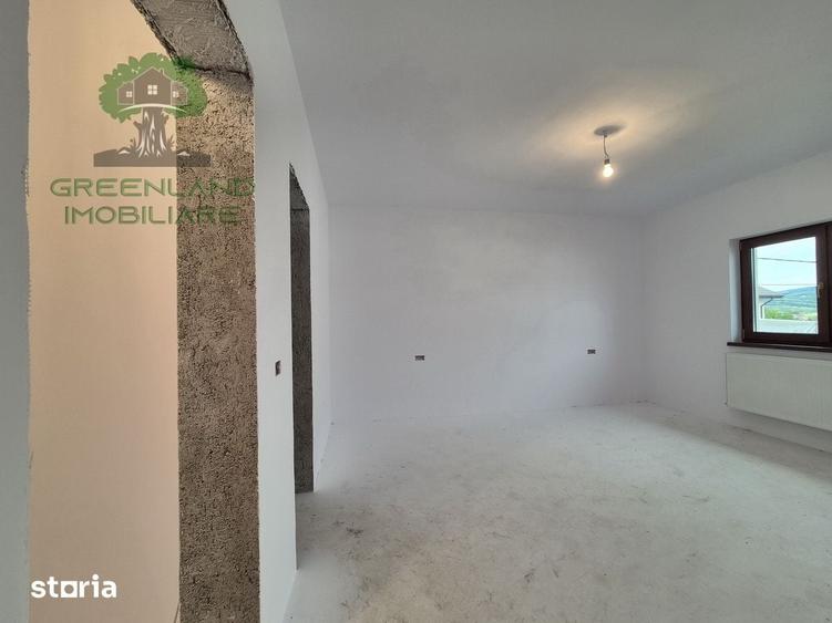 Casă cu 4 camere cu Teren 500 Mp în Tomești