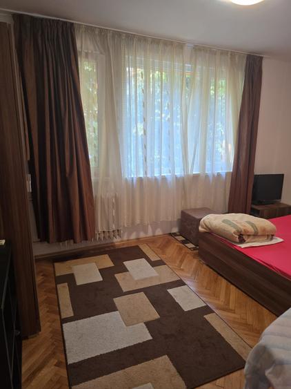 Apartament cu 3 camere decomandat în Mihai Bravu