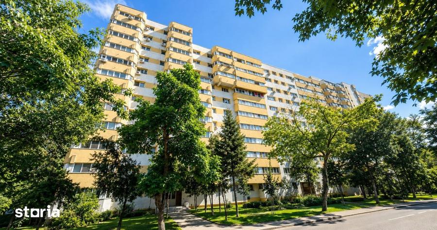 Apartament cu 4 camere semidecomandat în Colentina