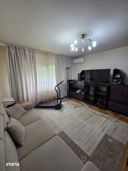 Apartament cu 4 camere decomandat, mobilat în Berceni