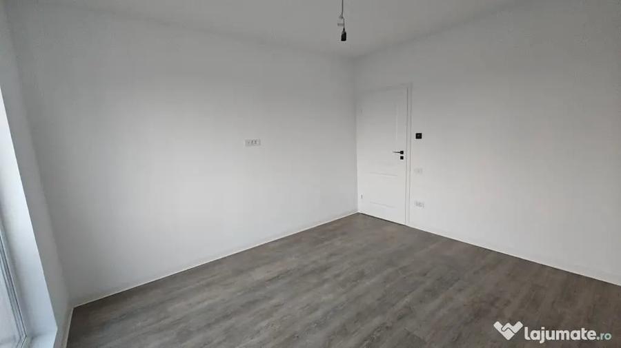 Casă cu 5 camere cu Teren 410 Mp în Pasărea