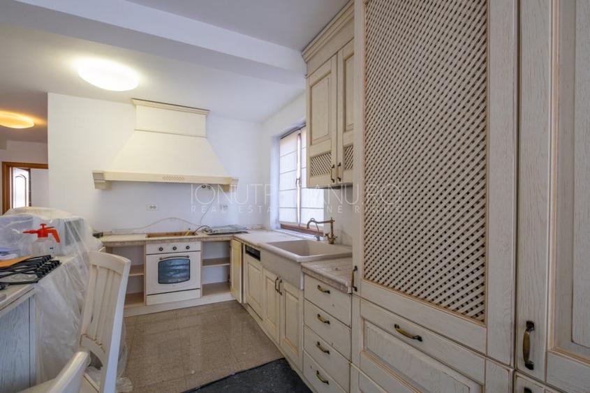 Casă individuală cu 6 camere cu Teren 300 Mp în Băneasa