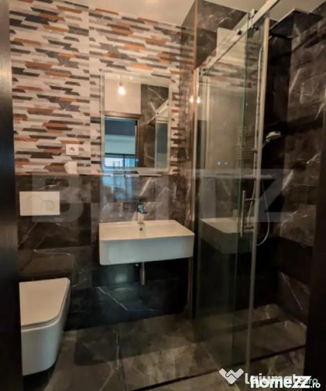 Apartament cu 3 camere semidecomandat în Micro 3