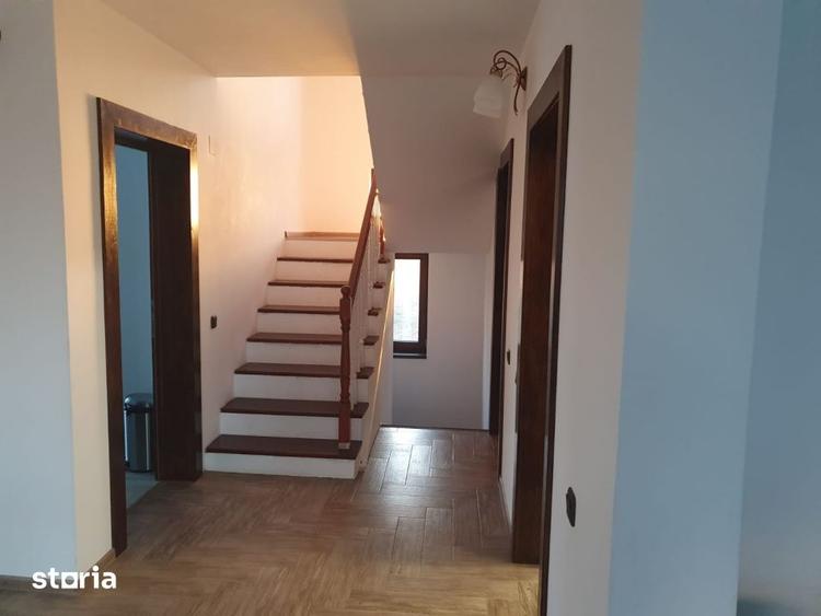 Casă cu 5 camere cu Teren 2200 Mp în Târgșoru Vechi