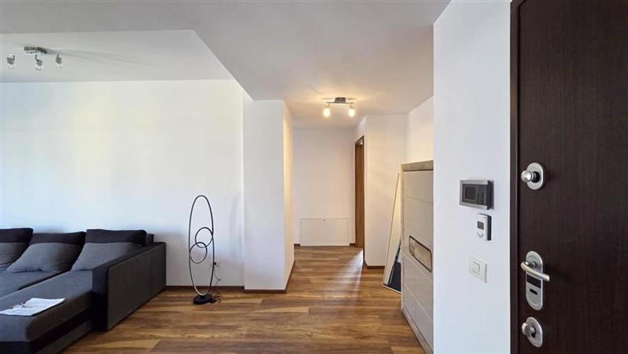 Apartament cu 3 camere decomandat în Dumbrăvița