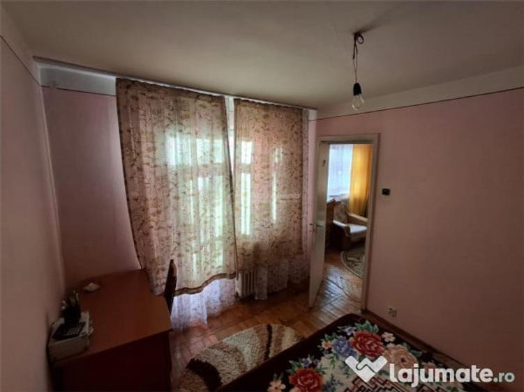 Apartament cu 2 camere semidecomandat în Micro III