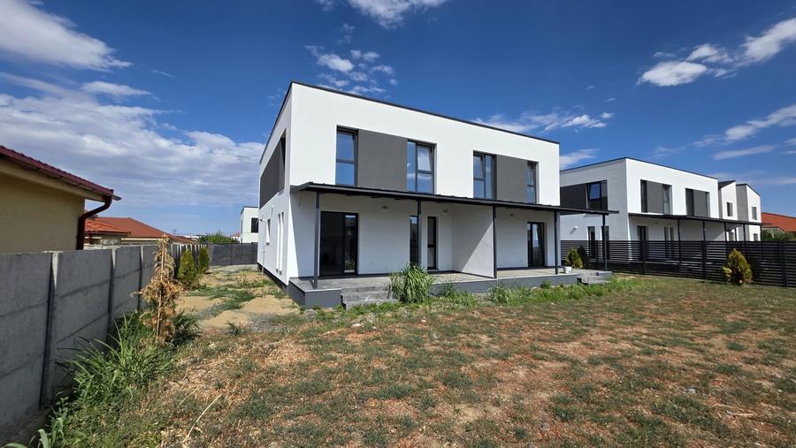 Duplex cu 5 camere cu Canalizare în Dumbrăvița