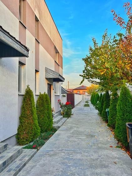 Casă cu 4 camere cu Teren 237 Mp în 1 Decembrie