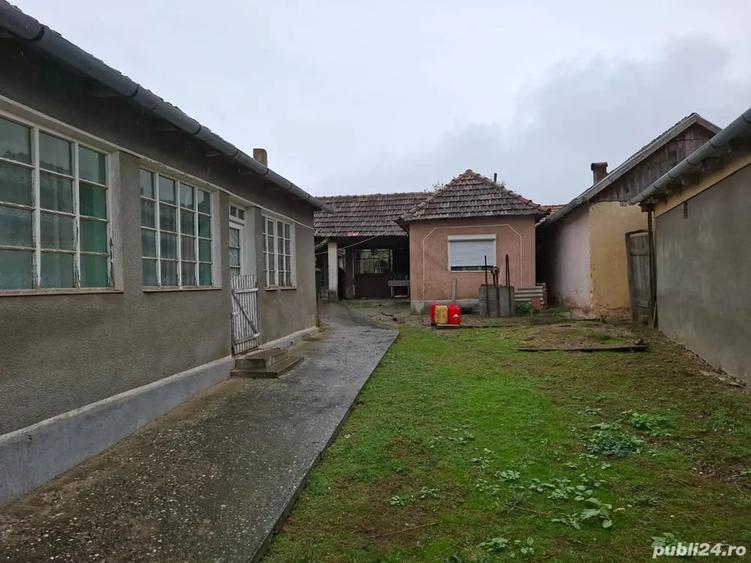 Casă cu Teren 1562 Mp în Central