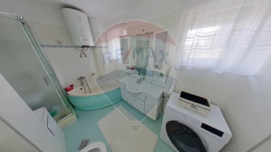 Apartament cu 4 camere decomandat în Central