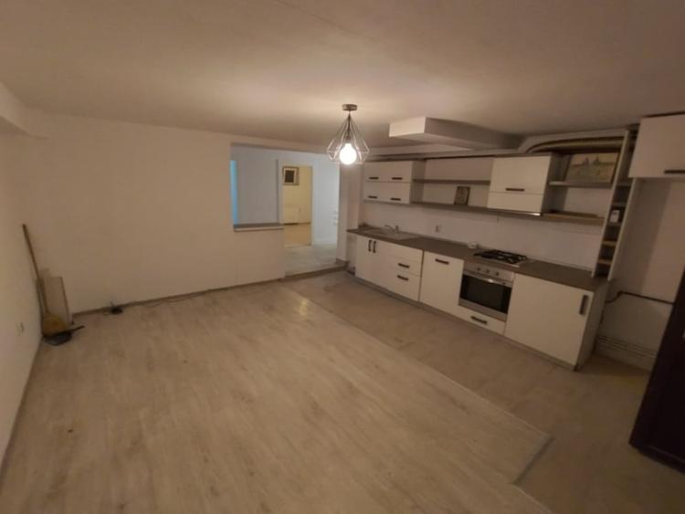 Apartament cu 3 camere decomandat, mobilat în Florești — fotografia 2