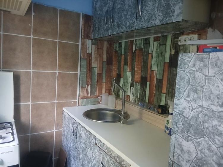 Apartament cu 3 camere semidecomandat în Vest