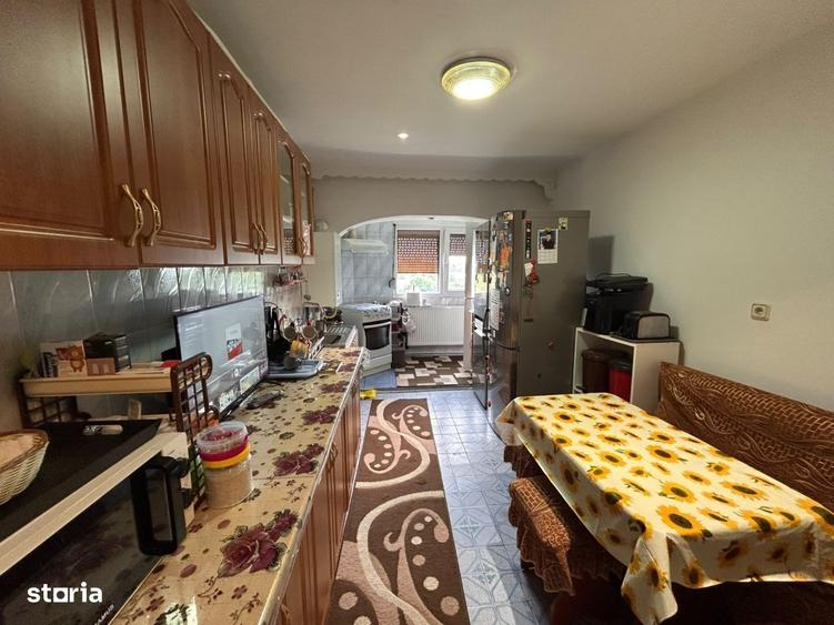 Apartament cu 3 camere decomandat în Central