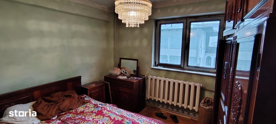 Apartament cu 4 camere decomandat în Central
